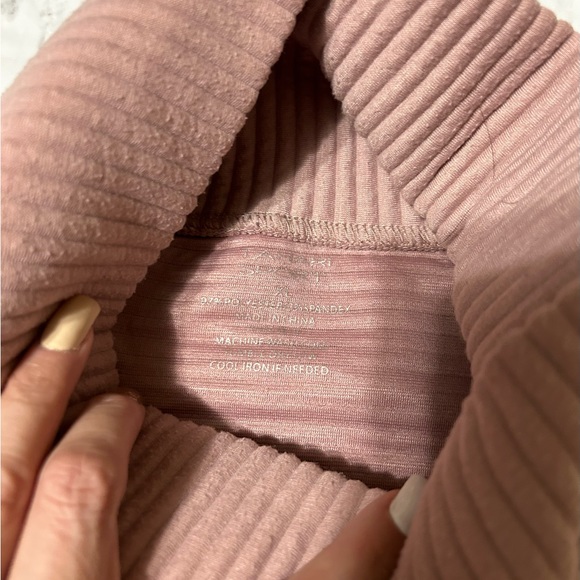 Tahari Sport TurtleNeck sweater Women’s Size Xl With thumbholes Pale Pink 13 - Picture 5 of 8